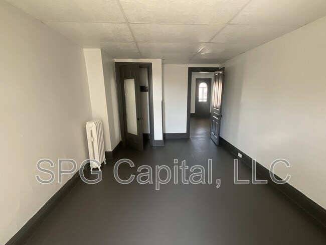 Photo - 1042 W Market St