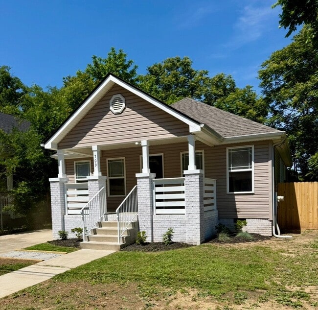 Photo - 709 N Holly St