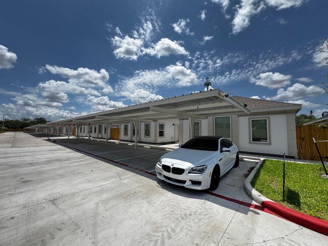 Building Photo - 740 N Alamo Rd Unit 1 Rental