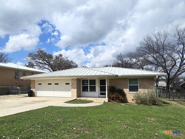 Photo - 1401 W Ave B