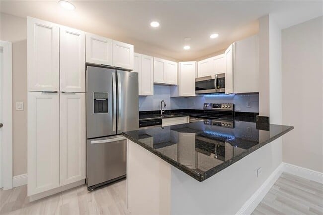 Photo - 628 NE 8th Ave Apartment Unit #4