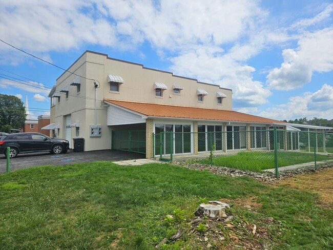 Photo - 440 Drummond St Unit 4