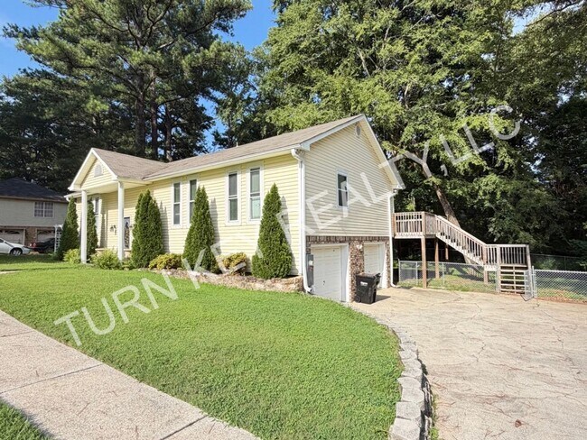 Photo - 2221 Diane Dr