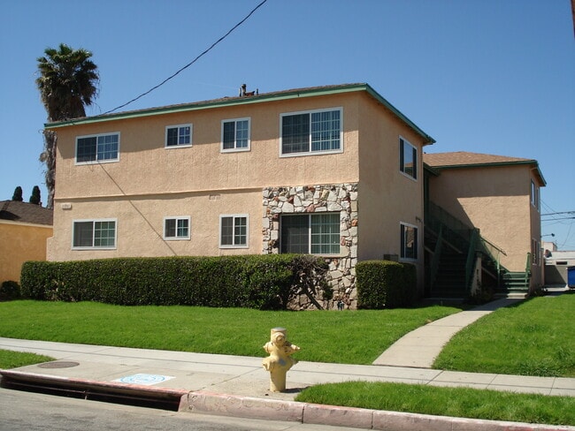 Building Photo - 11901 York Ave Unit #0 Rental