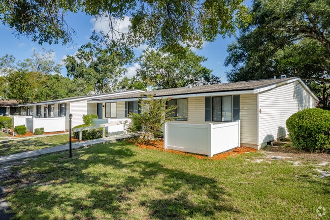 3001 Northland Rd Mount Dora, FL 32757-2362