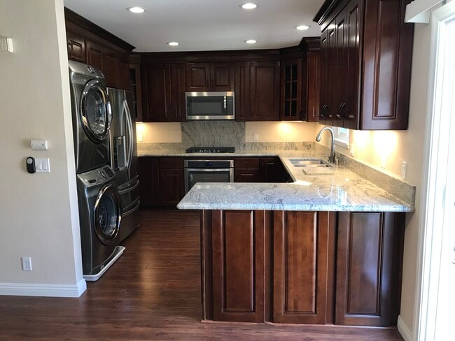 Building Photo - 9660 Durham Dr