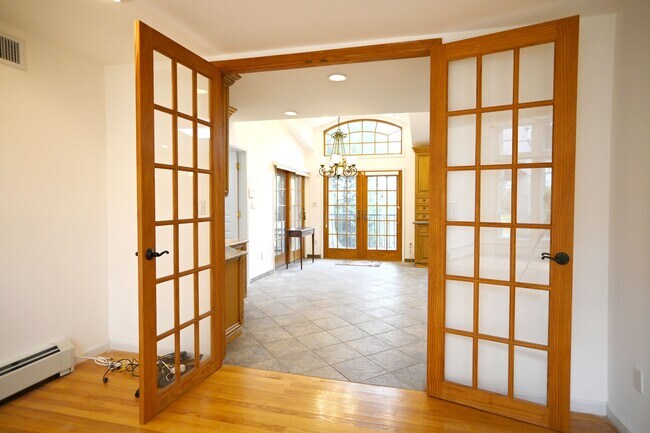 Photo - 1033 Harvard Pl