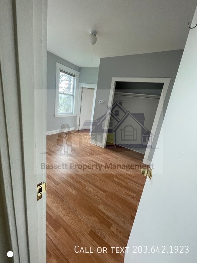 Photo - 115 Hubbard Pl