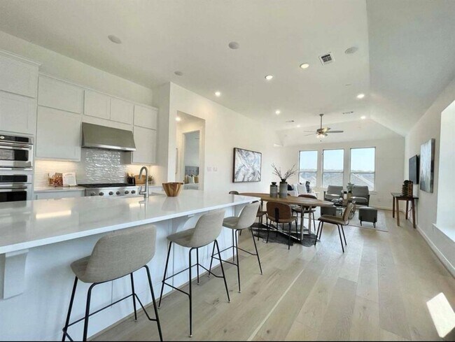 Photo - 1116 Addison Ln