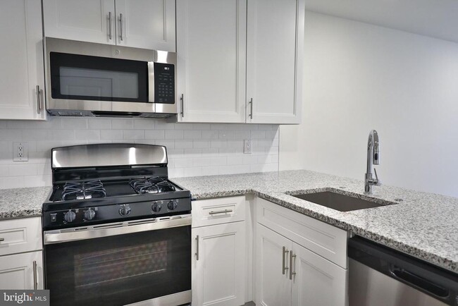 Photo - 1500 N Randolph St Apartment Unit 13C