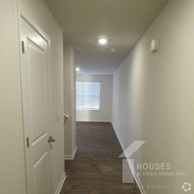 Building Photo - 205 W Blackstock Rd Rental