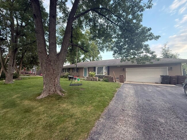 Building Photo - 122 Gall Ln
