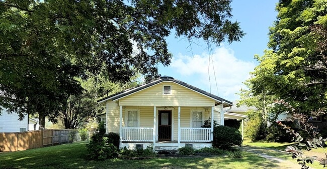 Building Photo - 450 Bowdon St
