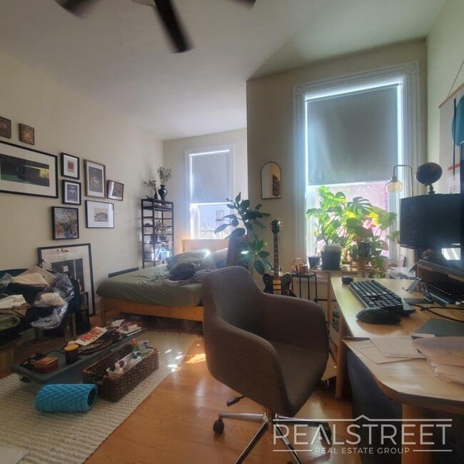 Photo - Spacious Sunny South Facing Studio One Block from Promenade Unit 12