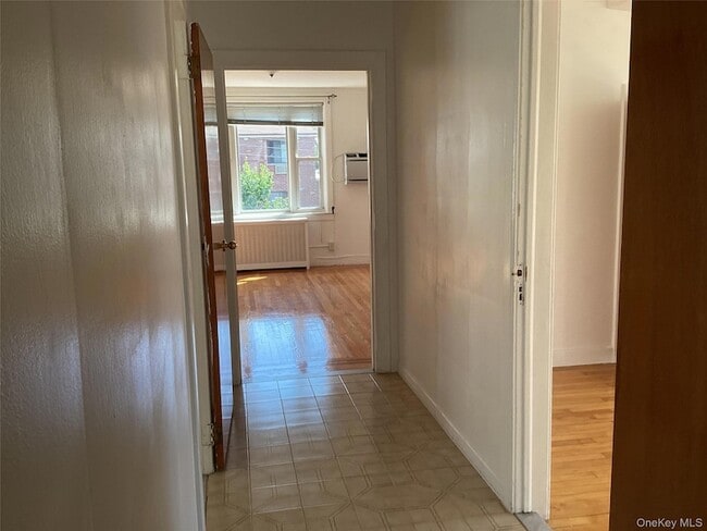 Photo - 61-25 185th St