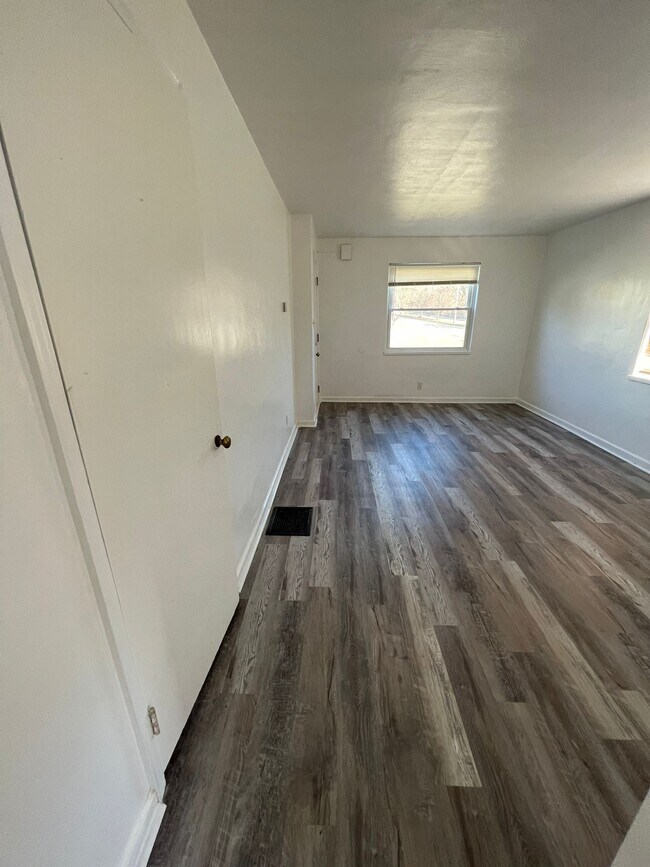 250 Basswood Ave Unit 1