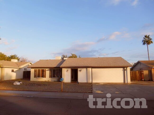 Building Photo - 1128 W Hermosa Dr