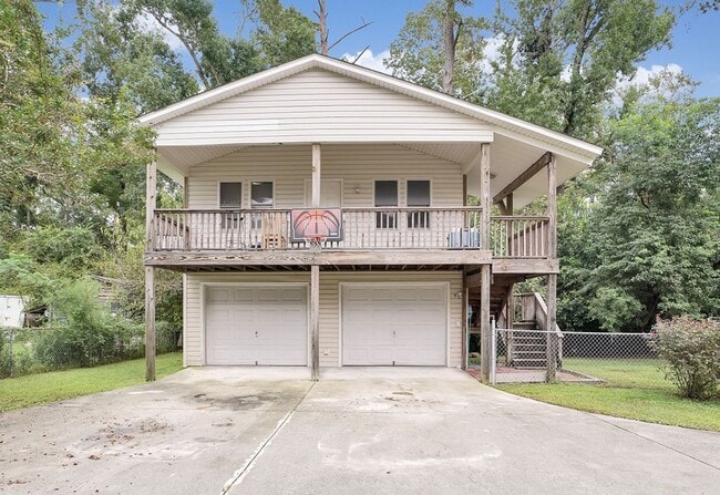 Building Photo - 2 Bed 2 Bath with 2 car Garage Located in Midtown