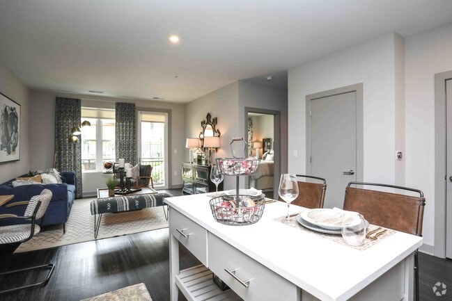 1BR, 1BA - 715 SF
