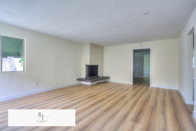 Photo - Fully Upgraded Spacious 3-Bedroom Unit in Prime Arcadia Location Unit A
