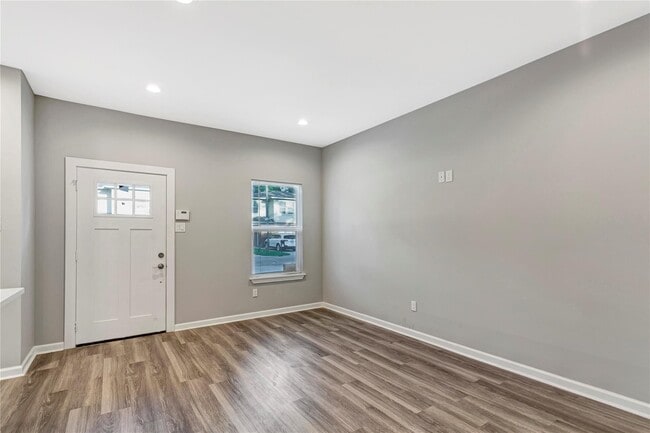 Photo - 6824 Dumble St