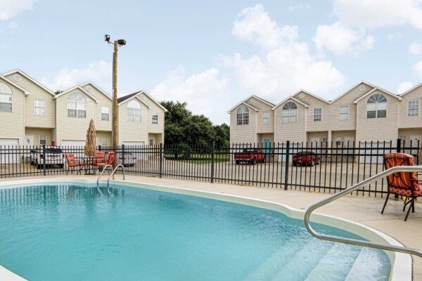 Photo - 15300 Dismuke Dr