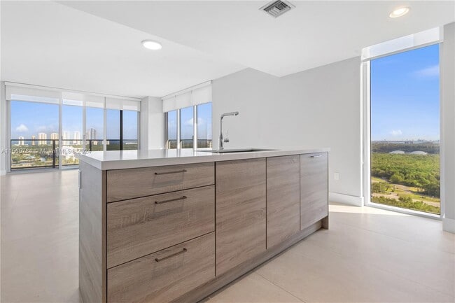 Photo - 16385 Biscayne Blvd Unit 1921