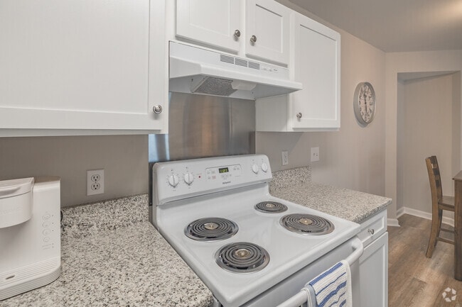 2BR, 2BA - 1,100SF - Kitchen