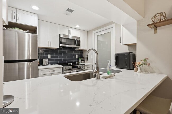 Photo - 2807 S Woodrow St Unidad 1