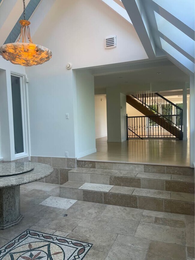 Photo - 3865 Bayridge Av