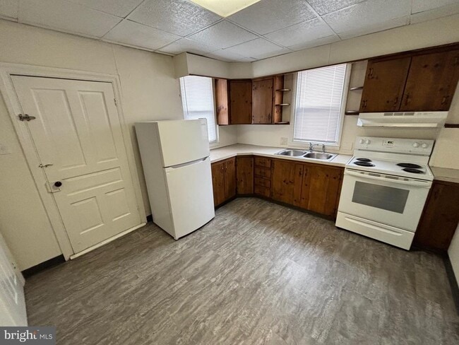 Building Photo - 1157 E King St