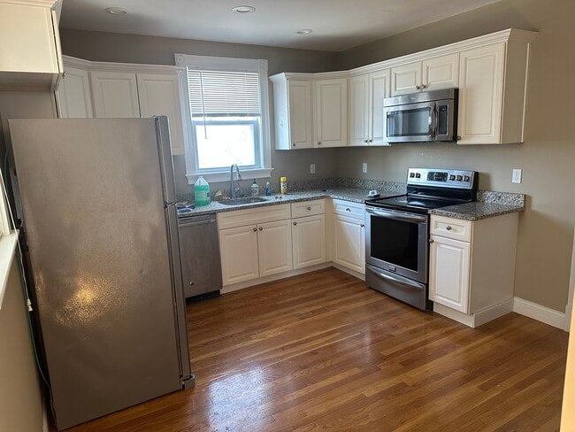 Building Photo - 225 Gibson St Unit 1