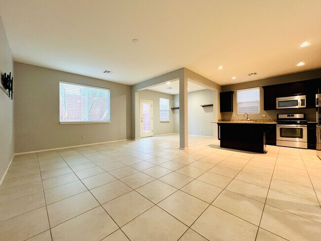 Spacious 3-bedroom with Loft at Mt Edg! ho... - House Rental in Las ...