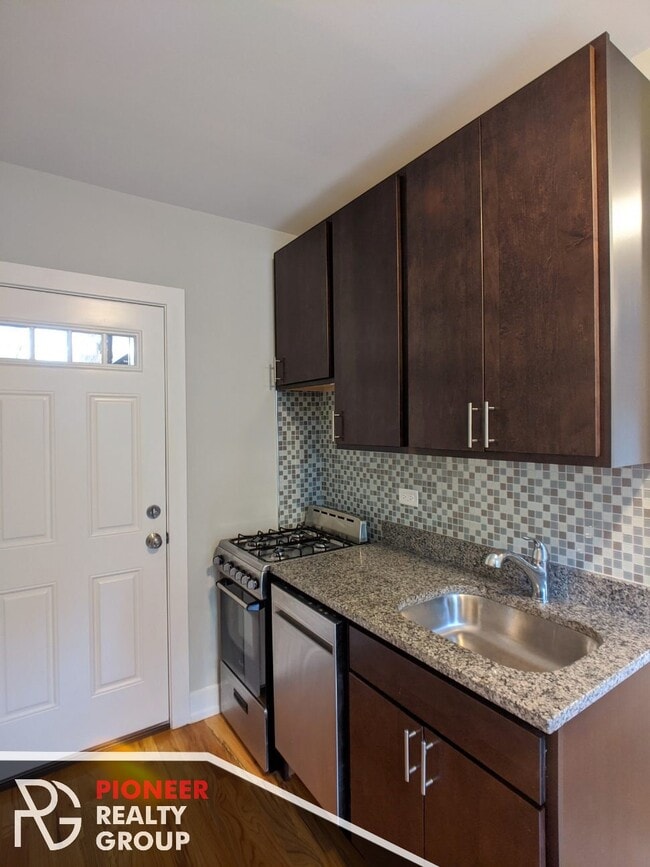 Building Photo - 2754 N Mildred Ave Unit 3 Rental