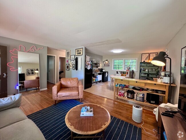 Building Photo - Charming Ranch in Carrboro with Beautiful ... Rental