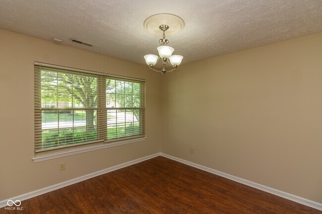 Photo - 4854 Oakleigh Pkwy