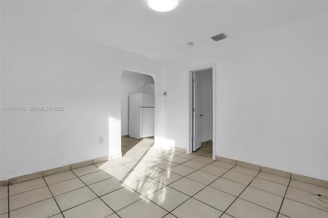 Photo - 634 SW 10th St Unit 4