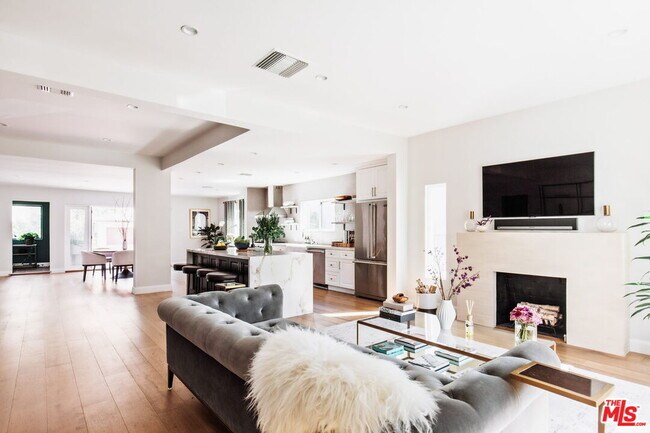 Photo - 746 N Mansfield Ave