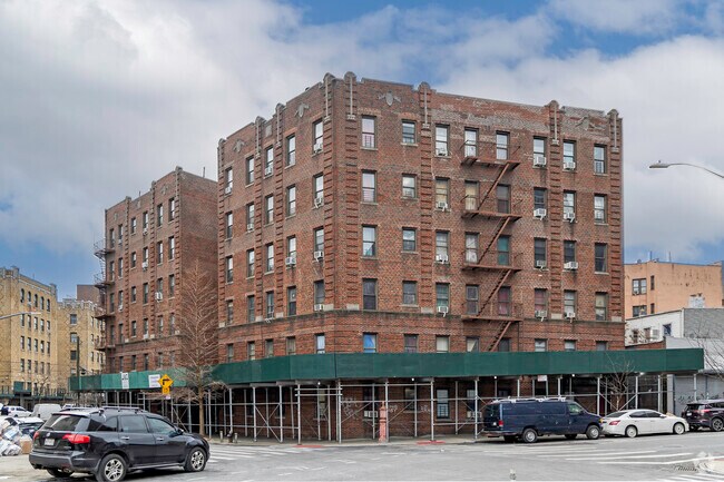 Photo - 2123 Tiebout Ave