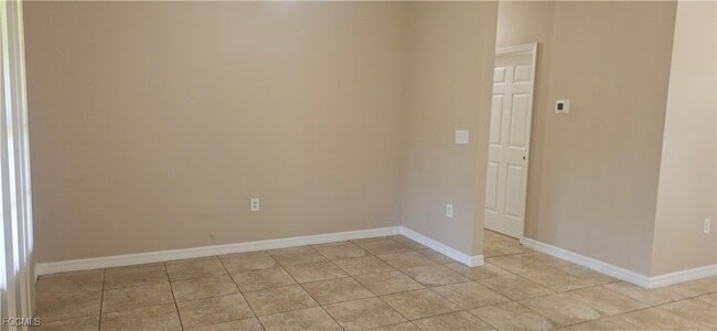 Photo - 1111 Estate St E