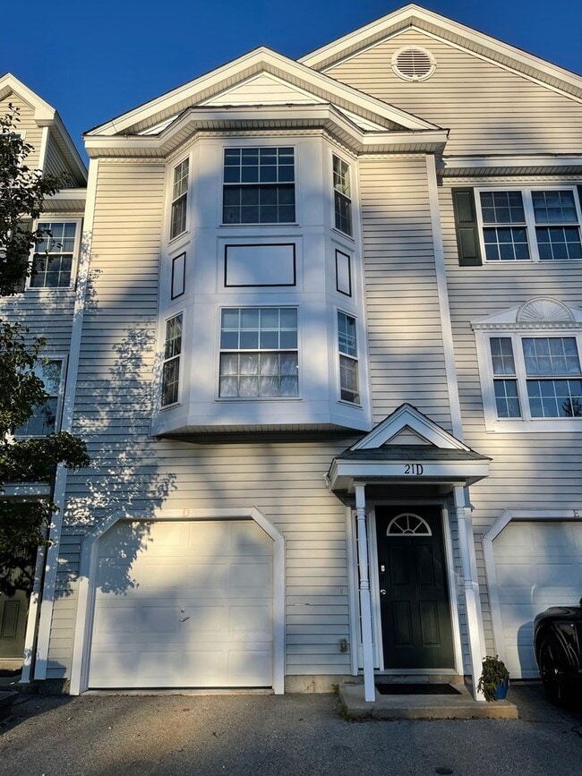 Photo - 21 Merrimac Way