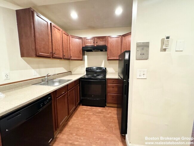 Building Photo - 13 Ruggles St Unit 1