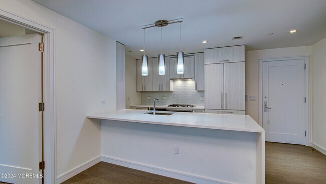 Photo - 15 Morris Ave Unit 507