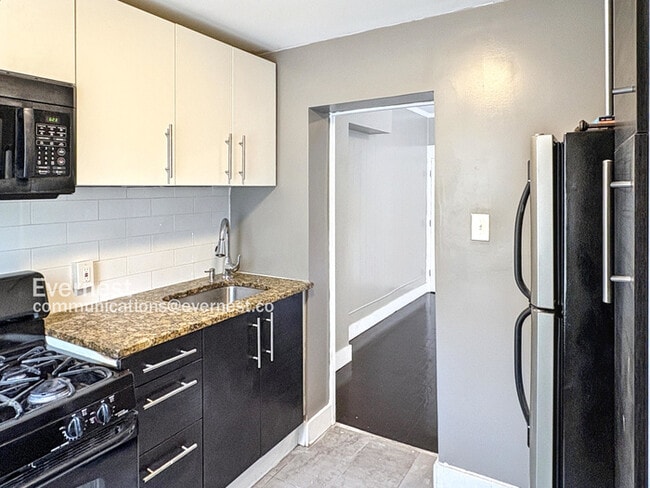 Building Photo - 747 Melville Ave Rental