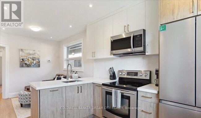 Photo - 464 Maybank Ave