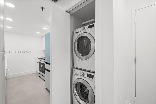 Photo - 2457 Collins Ave Unit 201