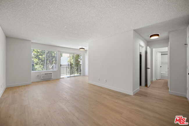 Building Photo - 1352 S Carmelina Ave Unit 211 Rental