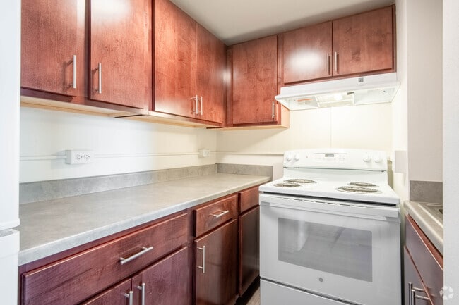 1BR, 1BA - 763SF - The Landmark