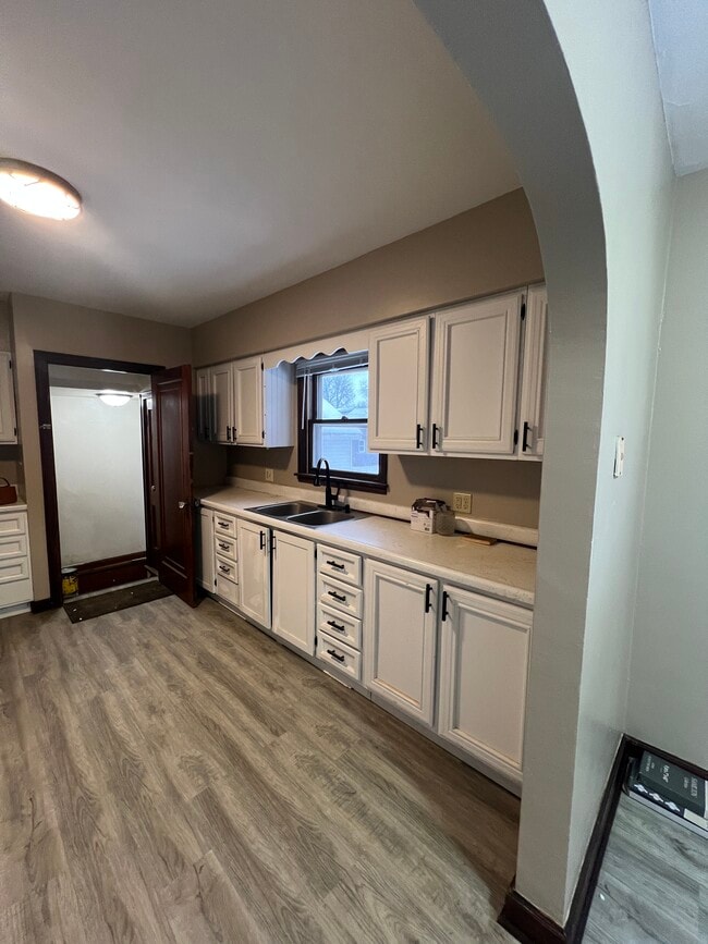 Photo - 715 Flieth St