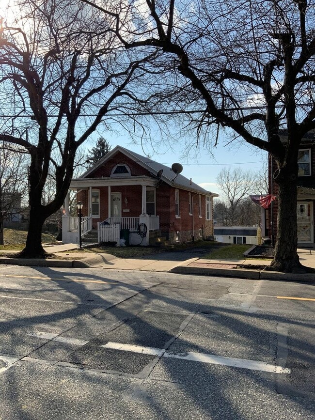 Photo - 850 Highland Ave